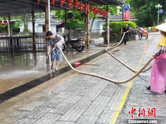 洪水消退 桂林山水实景演出《印象·刘三姐》场地忙清淤