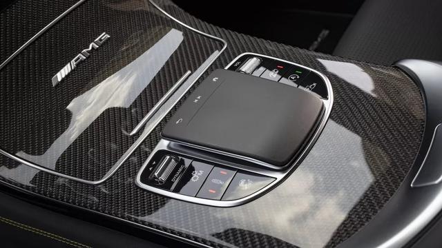 2020梅赛德斯 AMG GLC63 Coupe有一款独具匠心的扰流器