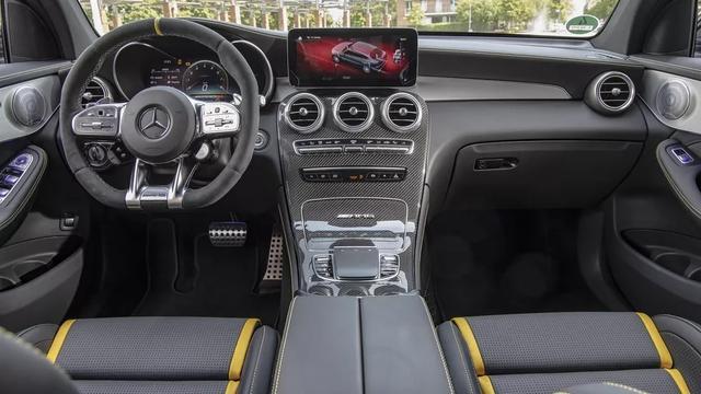 2020梅赛德斯 AMG GLC63 Coupe有一款独具匠心的扰流器