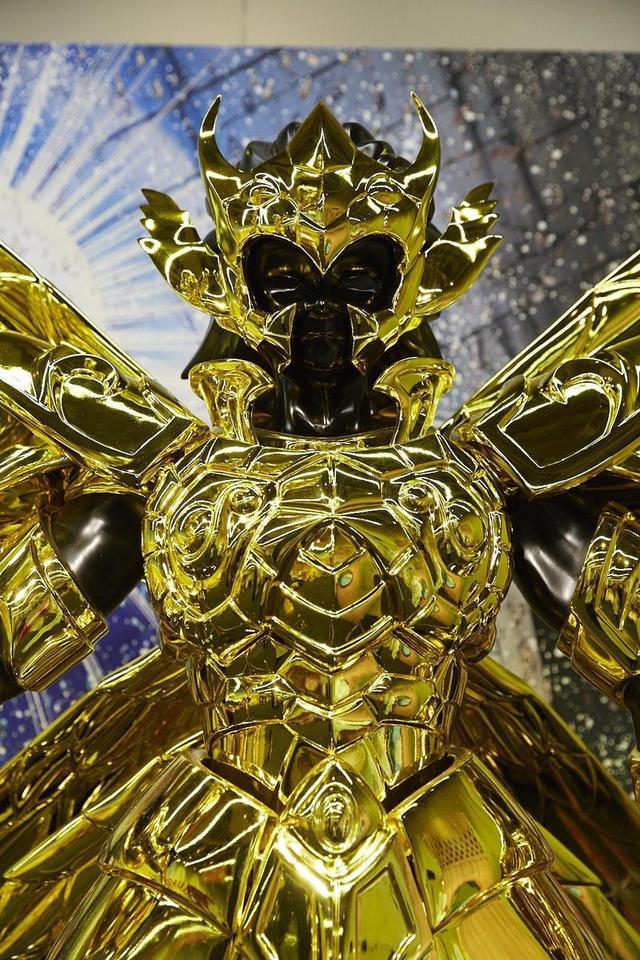 黄金圣斗士蛇夫座等比例圣衣实物赏析 堪称最华丽复杂的黄金圣衣