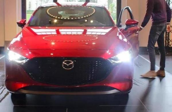 首台红色2019款马自达3昂克赛拉现身！车长近4。7米 配2。0L+6AT