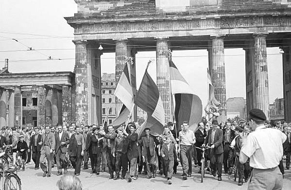 英法反对两德统一；但德国人的宣示让苏联支持其统一！