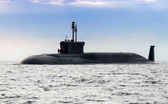 俄罗斯危险了！沉没核潜艇开始核泄漏，辐射量超过10万倍
