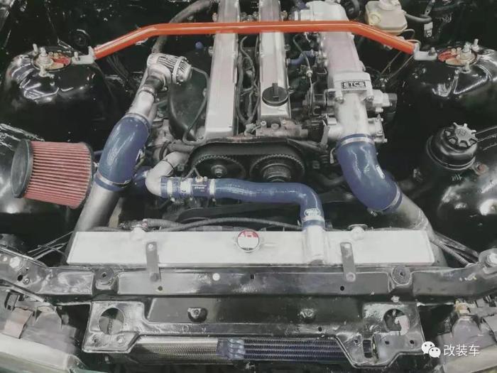 车友给宝马E36移植上丰田1JZ发动机，打造成飘移神器！
