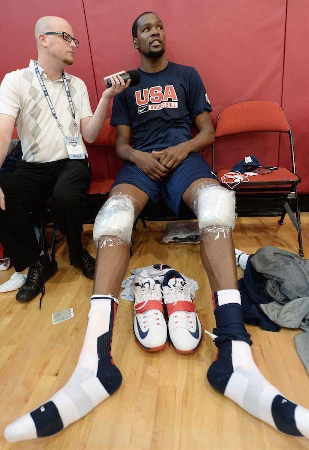 NBA巨人的脚有多大？阿杜的脚像一把镰刀，奥尼尔穿58号大鞋