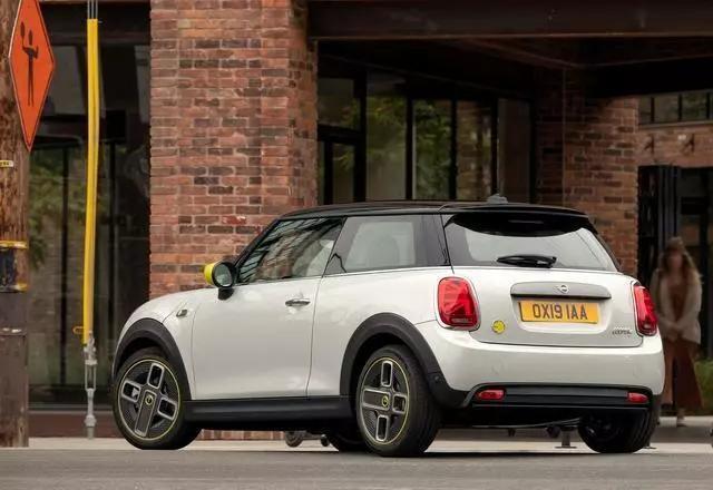 纯电MINI Cooper SE登场，还是熟悉的动力配方