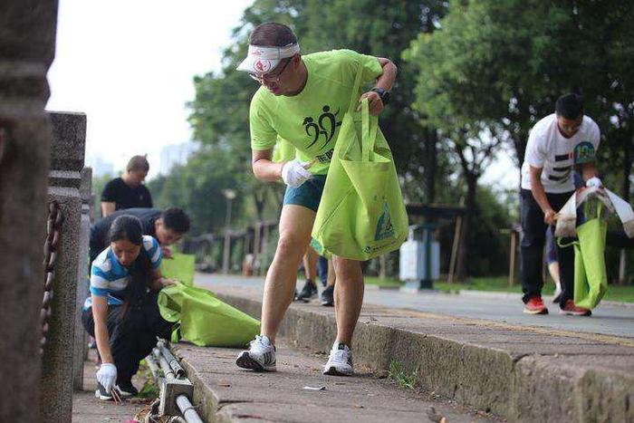 哈弗H2搭配“捡拾慢跑”，玩出都市“环保”新潮