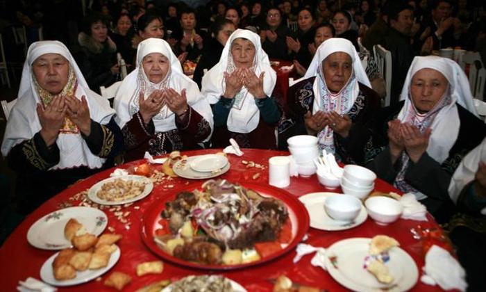 新疆旅游你必须知道的5大禁忌，其中凝视也会挨打，放屁也有规定