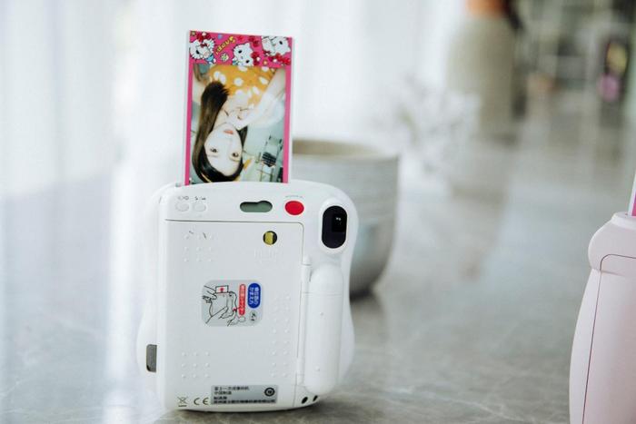 小姐姐用富士instax mini25给我拍照，那是恋爱的感觉