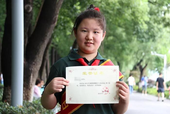 雏鹰假日丨芳草园小学七色光雏鹰探索小队出发！检水质，赏荷花，学垃圾分类 实践脚步不停~