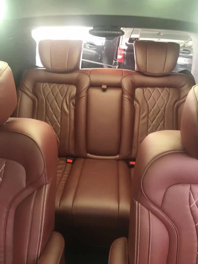 奔驰V260推出金属红内饰升级，舒适与实用并重的豪华MPV
