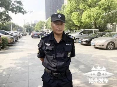 "晚一分钟人就没了！"女子医院门口突发心脏病，监控拍到这一幕…