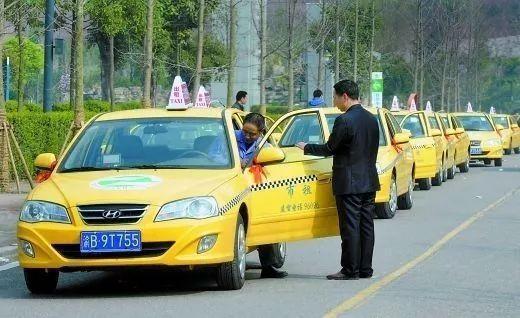重庆出租车上新！网友：以后不能喊拓儿车了，要喊长安？