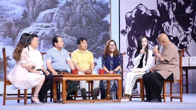 巨雪与著名表演艺术家李琦亮相吉林卫视 主持《聚星汇》栏目