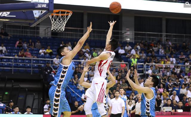 张骋宇14分赵戌宏12分7篮板 CBA夏季联赛青岛双星72-57胜北京