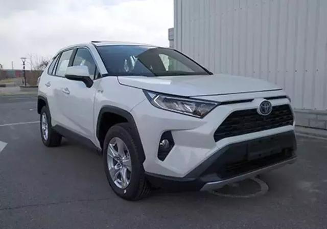 尺寸碾压CR-V，新一代RAV4荣放燃油/双擎版官图公布