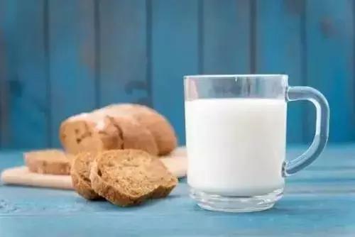 高钙奶真的比普通奶好吗？很多人都被骗了