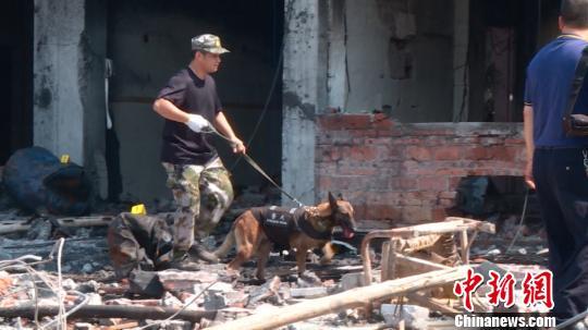 广西岑溪一民房发生燃爆 楼房坍塌7人受伤