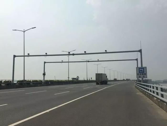 注意！深圳高速路上“龟速”行驶，将罚500记3分