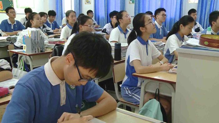 七所民办高中仍有学位 非深户学生也可转学