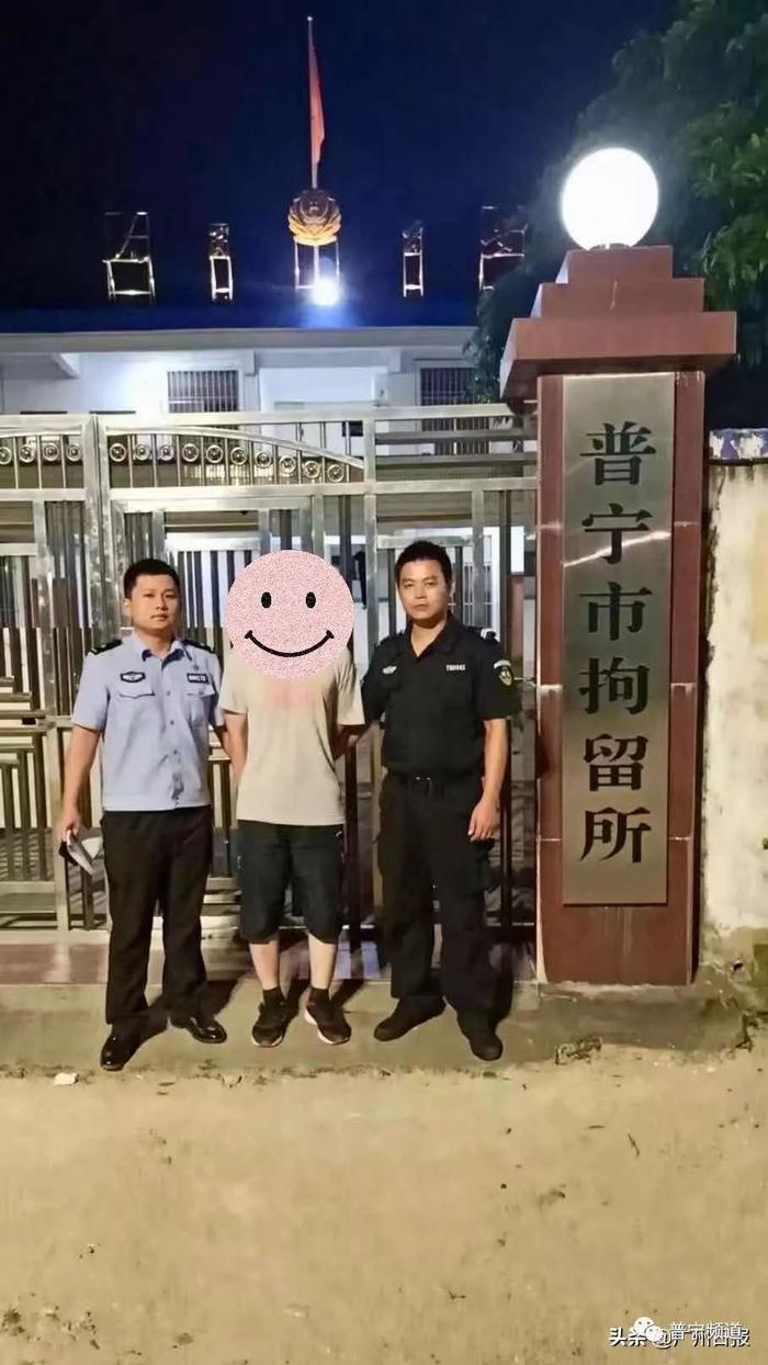 猥琐男子动车上袭胸女乘客，一下普宁站即被抓进拘留所