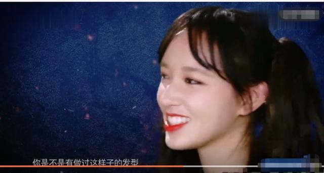 女星出道3年坚持梳齐刘海，上节目意外露出额头，网友看了吓到