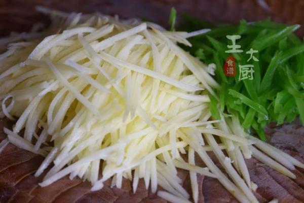 夏天必吃的清凉小炒——土豆丝炒莴笋洋葱，分分钟就能学会