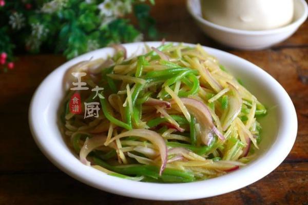 夏天必吃的清凉小炒——土豆丝炒莴笋洋葱，分分钟就能学会