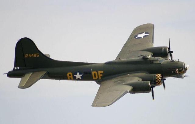 二者性能相差无几，为啥B-24轰炸机名气没有B-17轰炸机大？