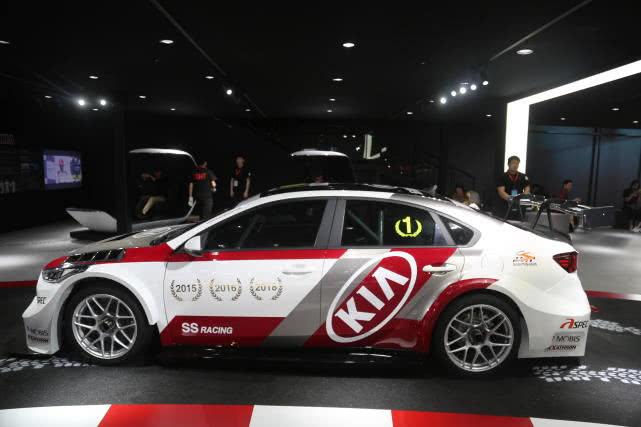 起亚全新一代K3 CTCC中国房车锦标赛赛车，上海车展实拍！