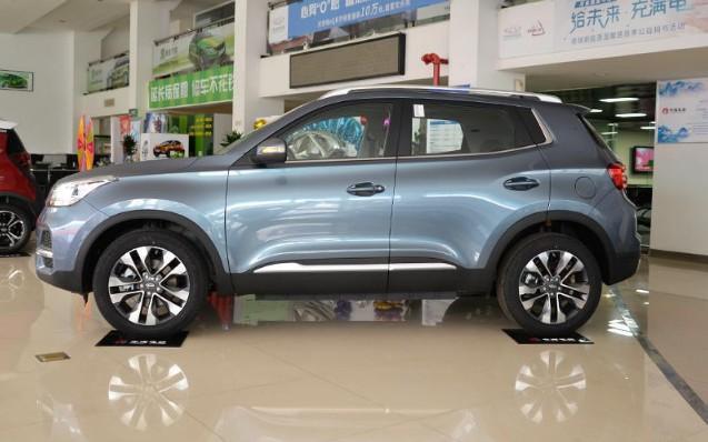 这款小型SUV，续航500公里，1小时充满，百公里加速5秒，8月上市