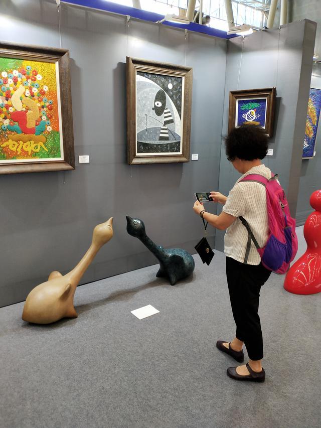 刘以林国画作品首次在国内展出颇受艺术爱好者青睐