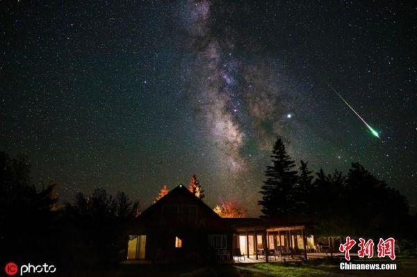 比利时男子在美犹他州露营 意外捕捉流星划过夜空