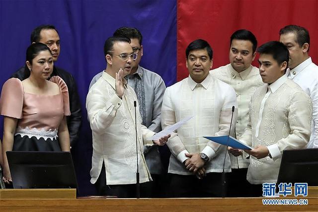 菲律宾前外长卡耶塔诺当选新一任众议长