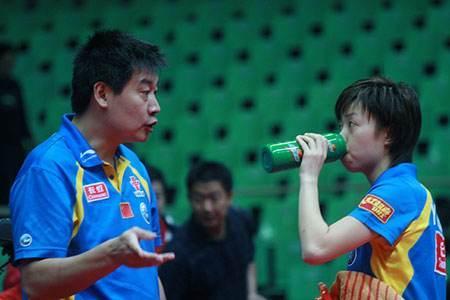张怡宁在媒体采访表示李隼对于她来说既是教练，又像父亲和朋友