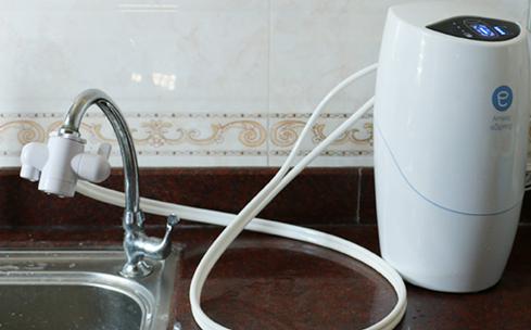 安利净水器的前置滤网+滤芯，保证水质安全，放心饮用