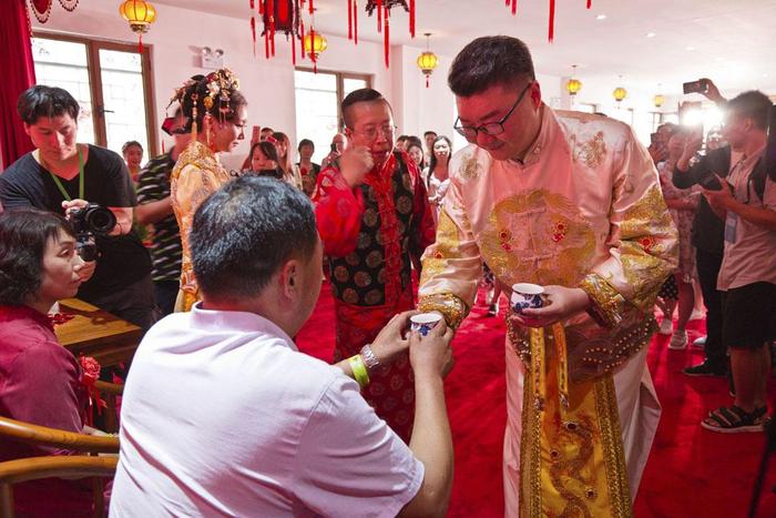 传承中华传统民族文化，一场充满浓厚满族风情文化的婚礼