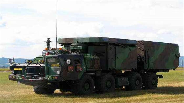 乌运输机空降美基地,拉出S300防空雷达系统