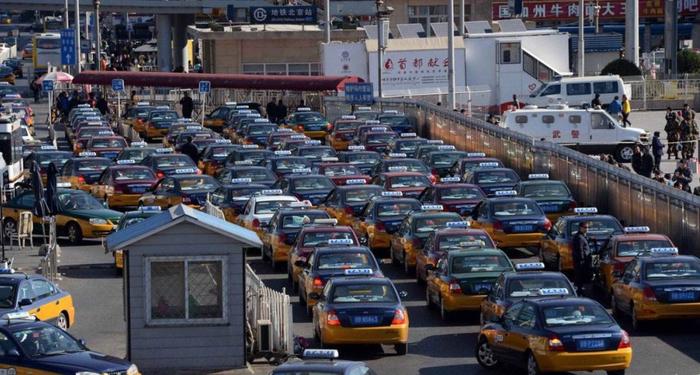 北京鼓励出租车采用纯电动，市场反应平淡？我们来帮司机算笔账！