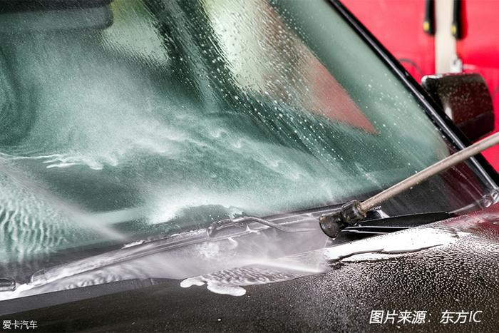 《爱卡修车铺》自己动手清理汽车排雨槽