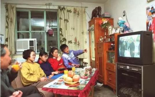 三十年前，中国普通家庭，买一台彩电有多难？