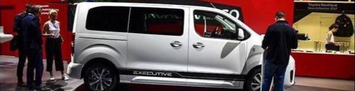 丰田推出平民级MPV，配侧滑门，抬头显示，仅售10万