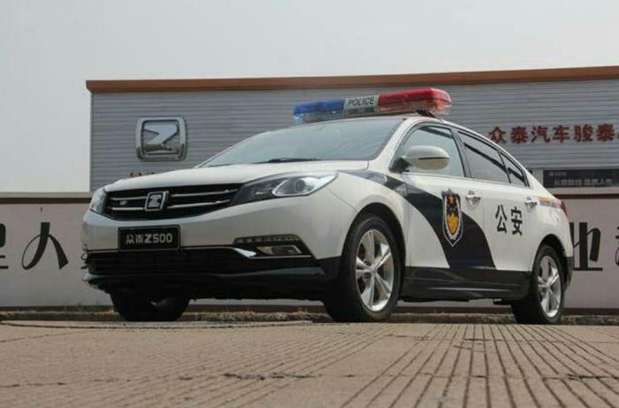 中国警车“大换血”，告别丰田大众，中国风范一览无余