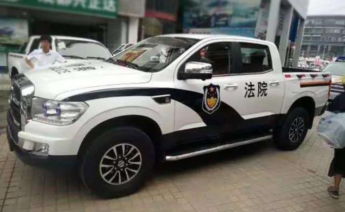 中国警车“大换血”，告别丰田大众，中国风范一览无余