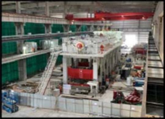 特斯拉首次披露上海工厂内部照片：机器人已进厂并组装完毕