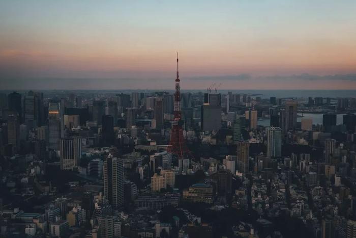 灿烂的樱花与绚丽的东京铁塔，保井崇志镜头下的日本街头文化