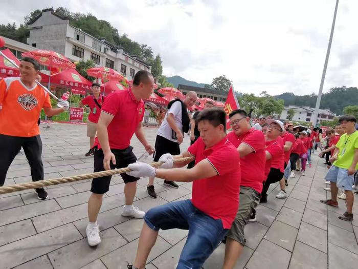 千人帐篷露营新化避暑胜地，“不忘初心”快闪唱响大熊山