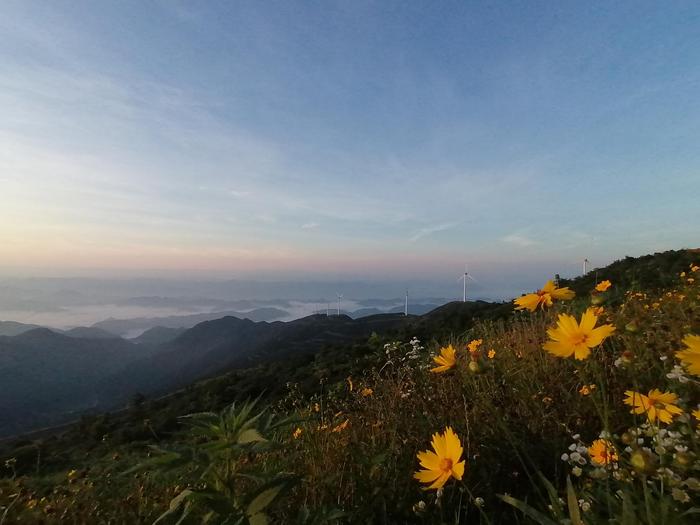 千人帐篷露营新化避暑胜地，“不忘初心”快闪唱响大熊山