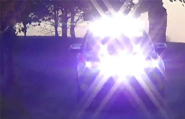美国最“闪”警车，配爆闪灯、警示灯，对向车辆得靠边停车让路