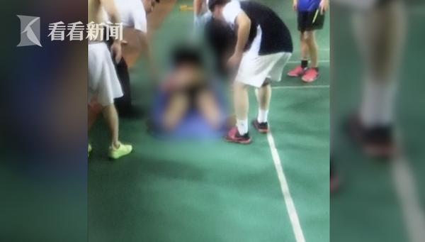 打羽毛球猝死！40岁男子运动1小时 休息时喝下1瓶冰水突然……